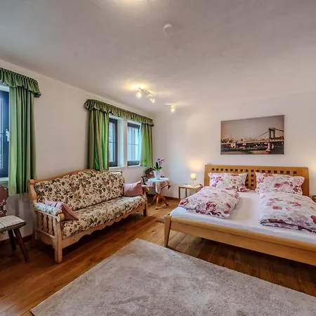 Adlerhorst Homestay szállás *